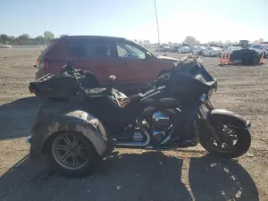 2015 HARLEY-DAVIDSON FL