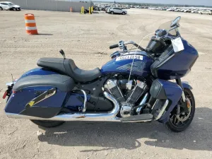 2021 INDIAN MOTORCYCLE CO. CHALLENGER