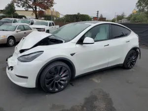 2025 TESLA MODEL Y