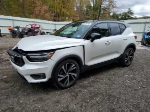 2021 VOLVO XC40