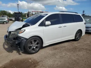 2017 TOYOTA SIENNA