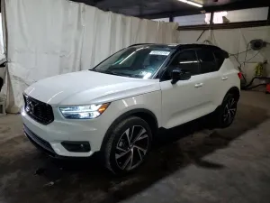 2021 VOLVO XC40