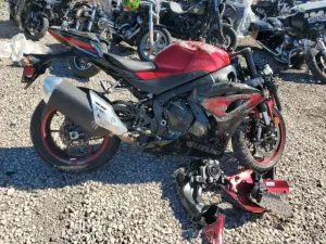 2025 SUZUKI GSXR1000