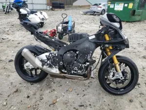 2024 YAMAHA YZFR1M