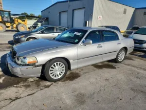 2003 LINCOLN TOWNCAR