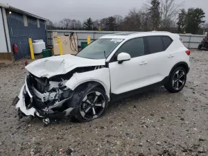2019 VOLVO XC40