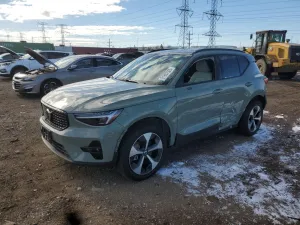 2025 VOLVO XC40 PLUS