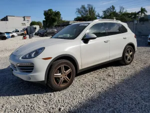 2014 PORSCHE CAYENNE
