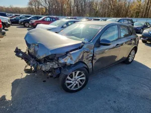 2013 MAZDA 3
