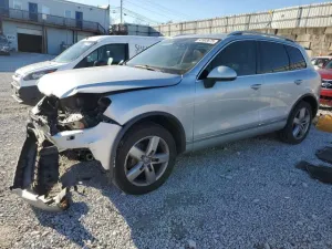 2011 VOLKSWAGEN TOUAREG