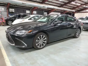 2021 LEXUS ES300