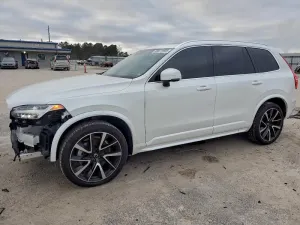 2022 VOLVO XC90