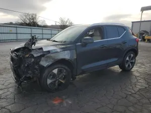2023 VOLVO XC40 PLUS