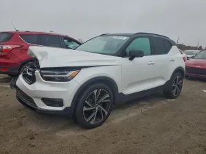 2021 VOLVO XC40