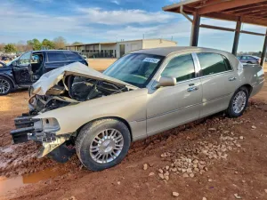 2011 LINCOLN TOWNCAR