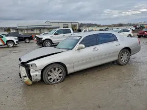 2004 LINCOLN TOWNCAR