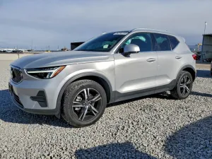 2025 VOLVO XC40 CORE