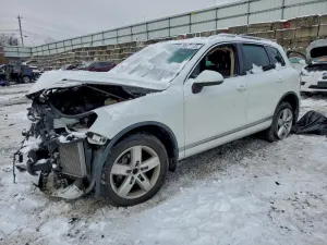 2014 VOLKSWAGEN TOUAREG