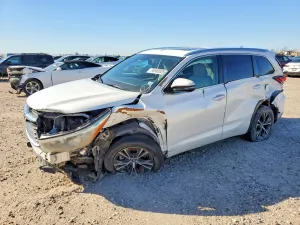 2016 TOYOTA HIGHLANDER