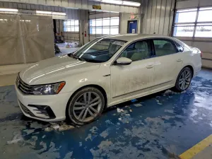 2017 VOLKSWAGEN PASSAT