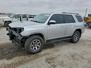 2023 TOYOTA 4RUNNER SE