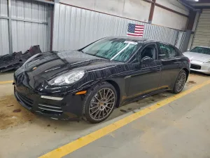 2016 PORSCHE PANAMERA