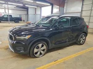 2021 VOLVO XC40