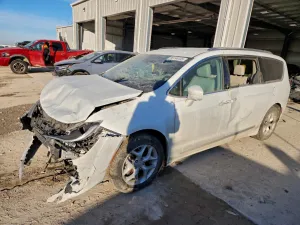 2019 CHRYSLER PACIFICA