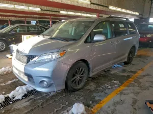 2012 TOYOTA SIENNA