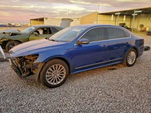 2016 VOLKSWAGEN PASSAT