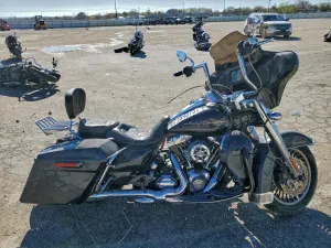 2011 HARLEY-DAVIDSON FL