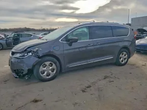 2019 CHRYSLER PACIFICA