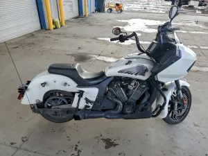 2021 INDIAN MOTORCYCLE CO. CHALLENGER