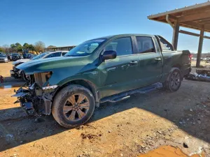2024 NISSAN TITAN