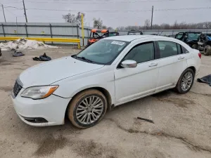 2013 CHRYSLER 200