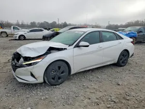 2022 HYUNDAI ELANTRA