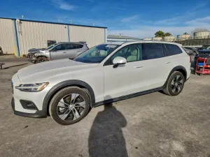2021 VOLVO V60