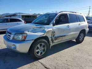 2004 TOYOTA HIGHLANDER