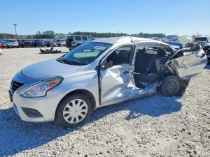 2017 NISSAN VERSA
