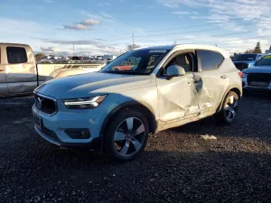 2019 VOLVO XC40