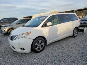 2014 TOYOTA SIENNA