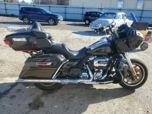 2017 HARLEY-DAVIDSON FL