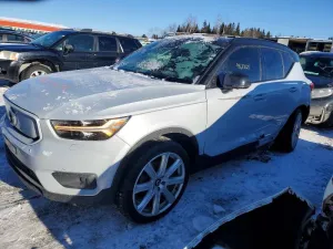 2021 VOLVO XC40