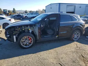 2025 PORSCHE CAYENNE