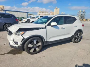 2021 VOLVO XC40