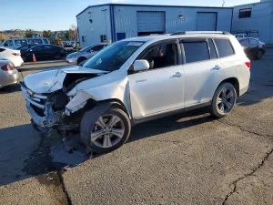 2013 TOYOTA HIGHLANDER