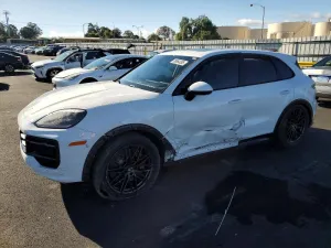 2025 PORSCHE CAYENNE
