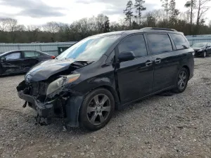 2017 TOYOTA SIENNA