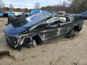 2025 TESLA CYBERTRUCK